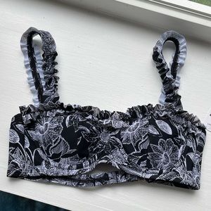 Time & Tru bikini top NWT